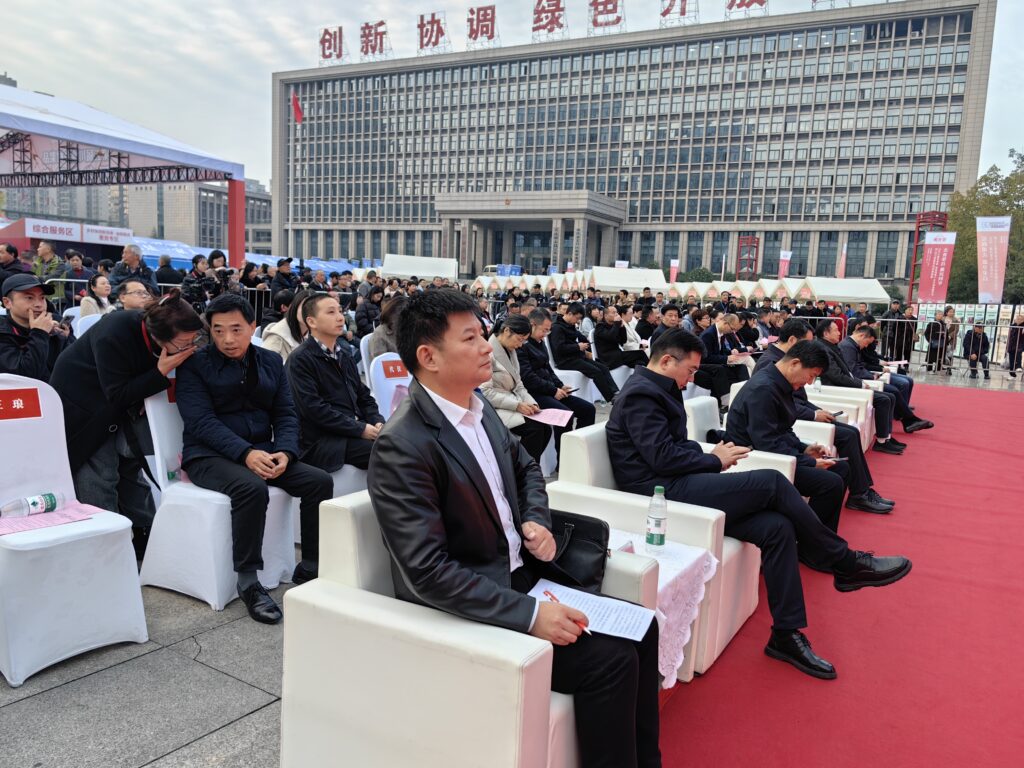 重庆老字号亮相美丽乡村消费生活节 45 张处长